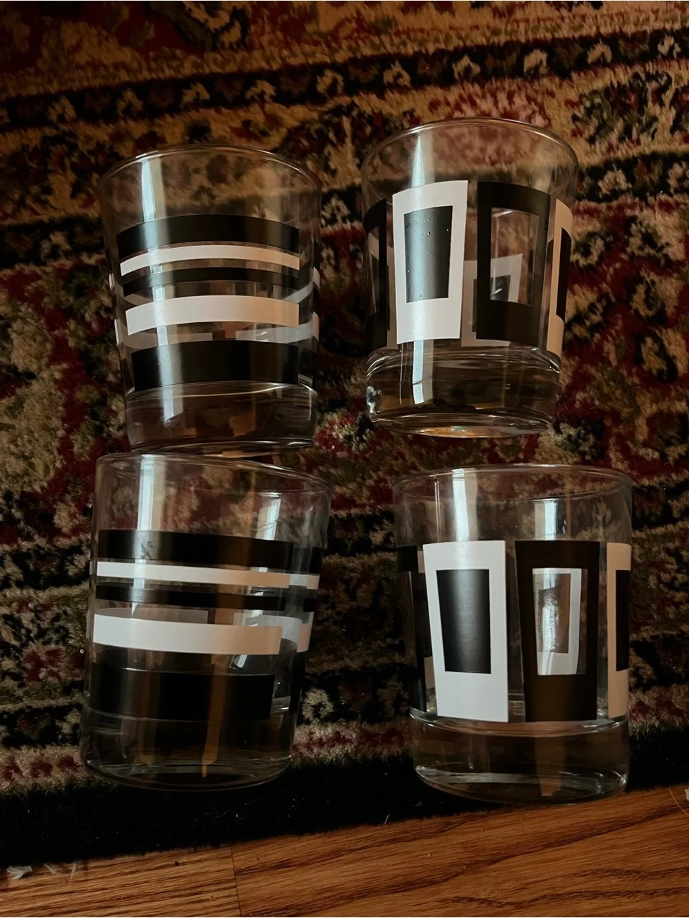 Black & white retro-style double old-fashioned set of 4 with two patterns